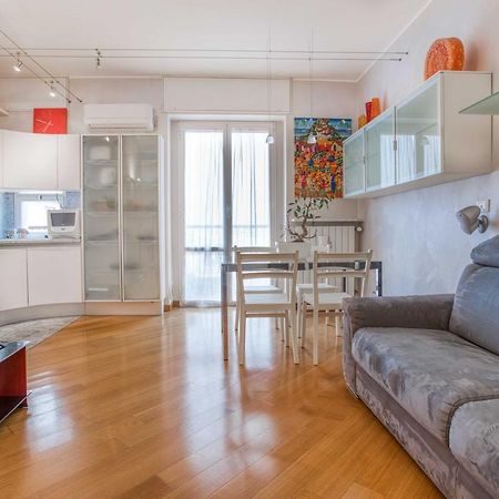 Joivy Vibrant Flat With Balcony Apartment Milan Bagian luar foto