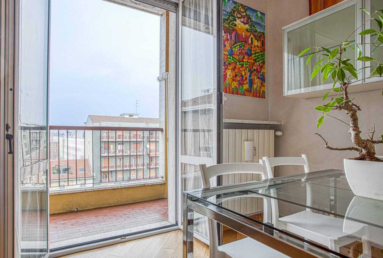 Joivy Vibrant Flat With Balcony Apartment Milan Bagian luar foto