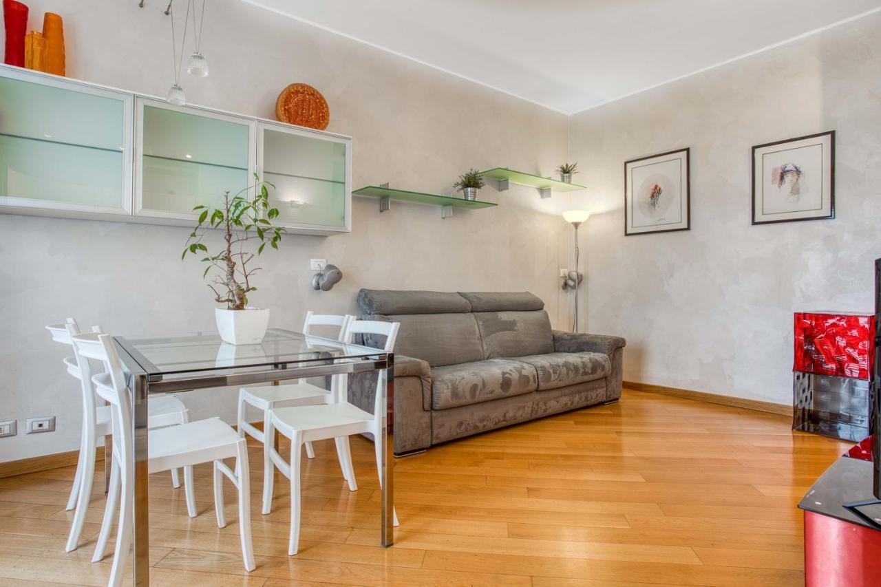 Joivy Vibrant Flat With Balcony Apartment Milan Bagian luar foto